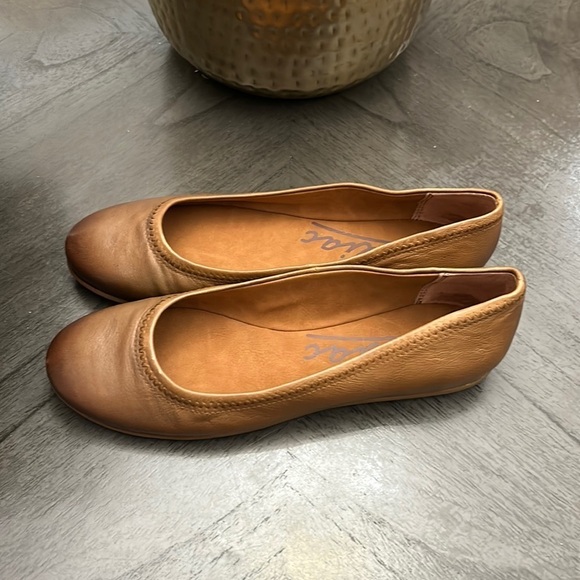 ZODIAC Women's Sonia Ballet Flats - Picture 7 of 11